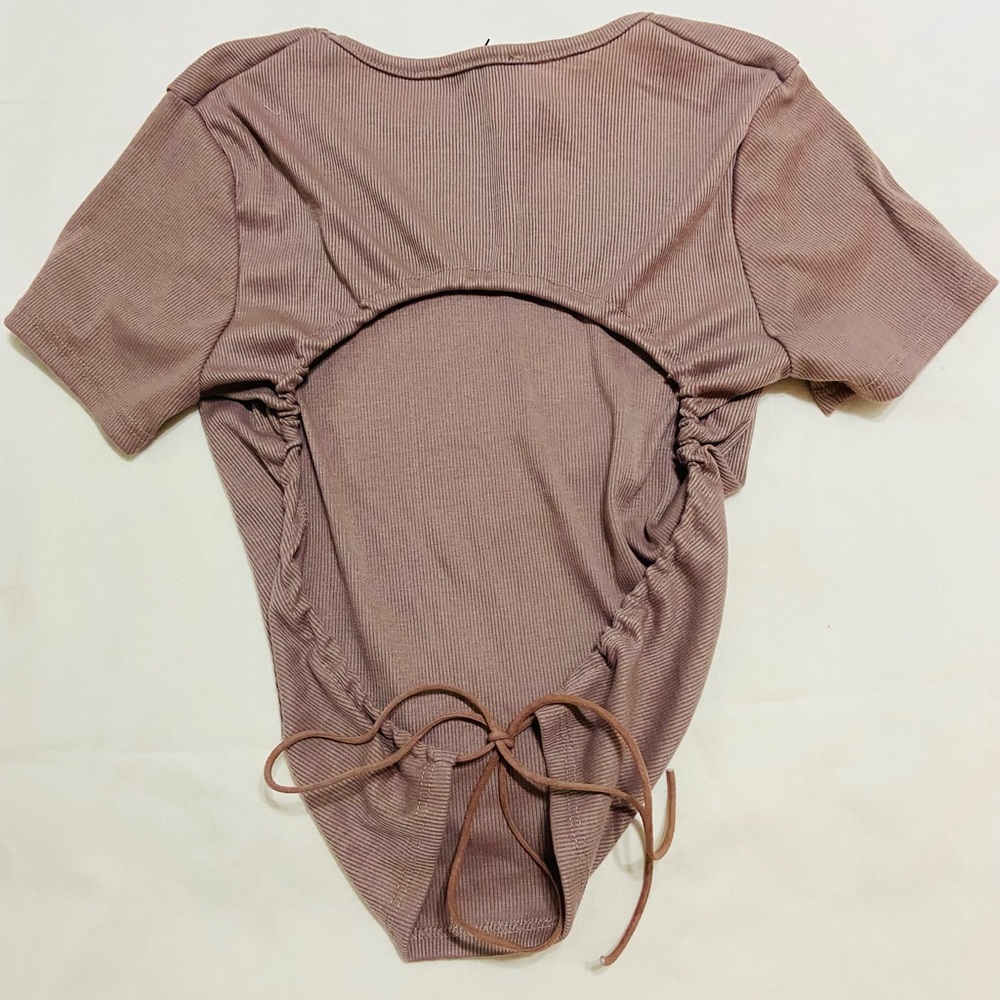Back action tie crop top mocha